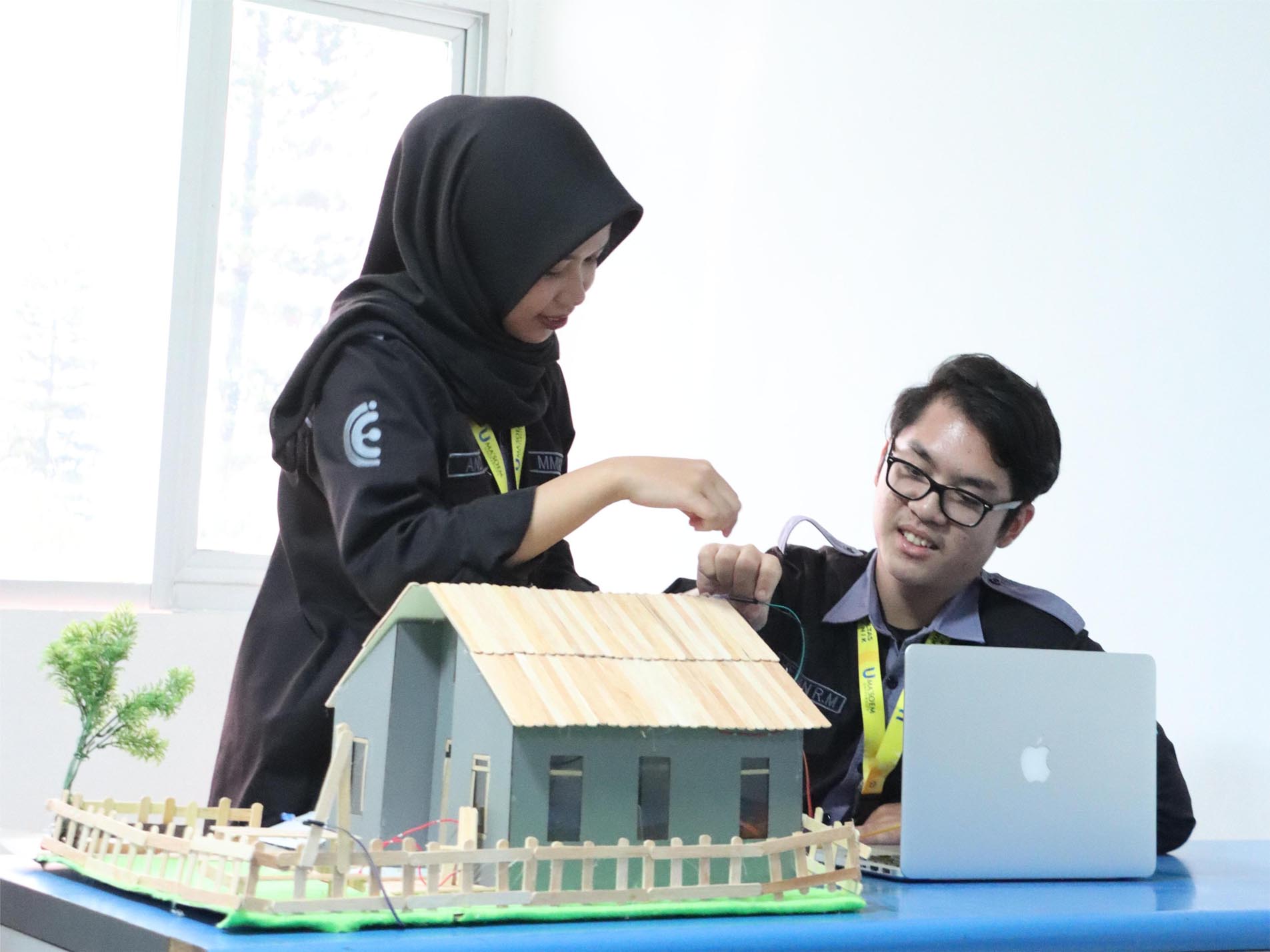 Bagaimana Teknik Industri di Bandung Memadukan Efisiensi Sistem dengan Keputusan Bisnis?