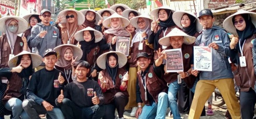 Program Pengabdian Masyarakat: Membangun Karakter Mahasiswa dan Masyarakat yang Lebih Baik